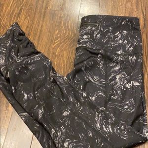 Lululemon wonder under crop black/gray
